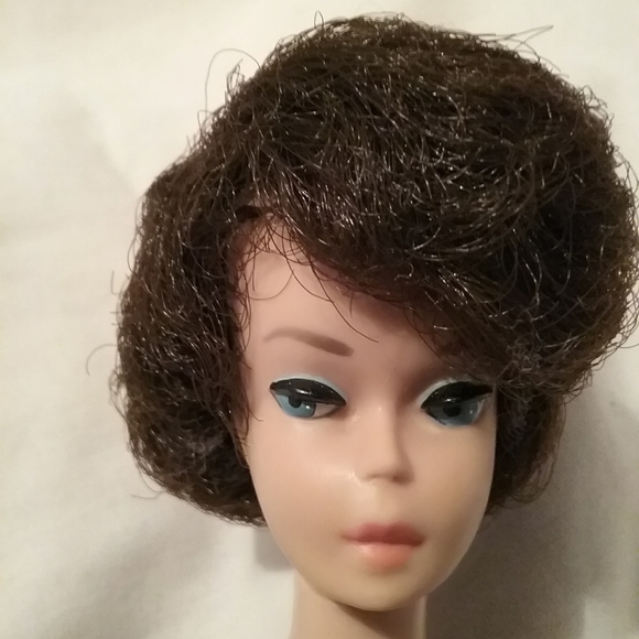 1959 Brunette Bubble Cut Barbie - Picture 12 of 13